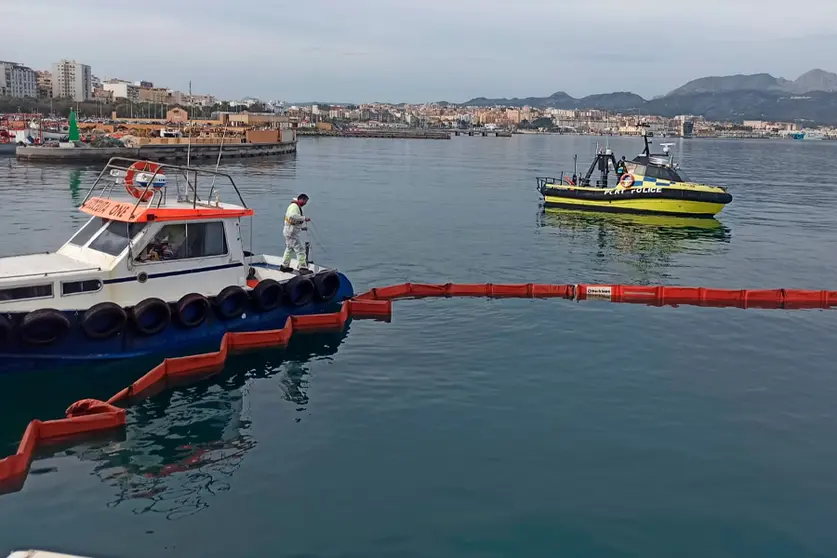 Simulacro de vertidos en el Muelle Alfau / Autoridad Portuaria