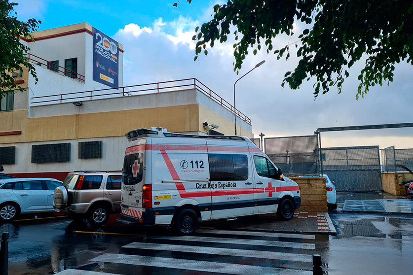 Cruz Roja en la Jefatura de la Policía Nacional durante el pasado fin de semana / Rafa Baez