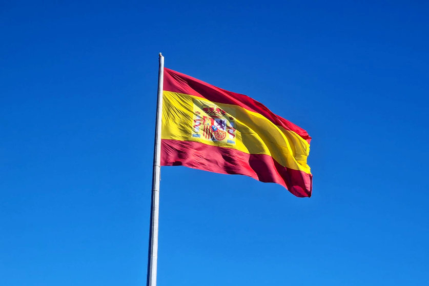 Bandera de España en la Marina / Laura Ortiz