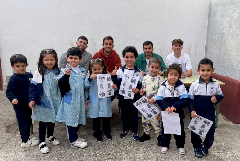 La AD Ceuta FC visita el Colegio 'Santa Amelia'  (2)