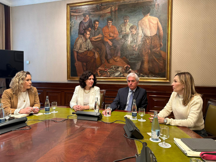 Cristina D&iacute;az, a la derecha en la imagen, valora positivamente el acuerdo/ Cedida