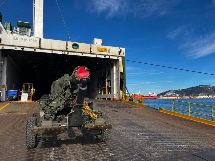 Llegada de los cañones al puerto de Ceuta/ Ejército de Tierra- El Debate