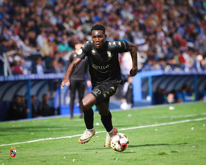 Uche durante el encuentro entre el Recre y la AD Ceuta FC