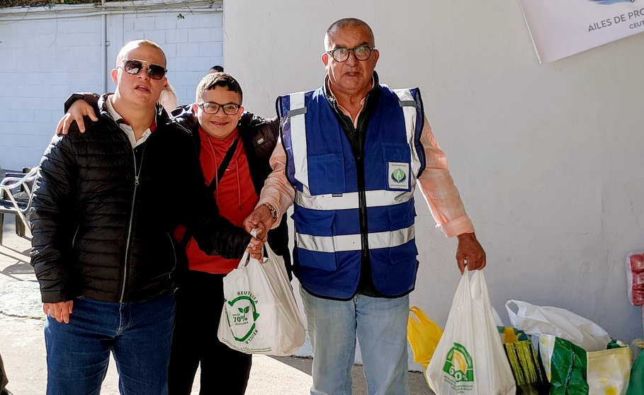 'Alas Protectoras', Sporting y la asociación 'Down Ceuta' recogen casi 2.000 kilos de alimentos  (2)