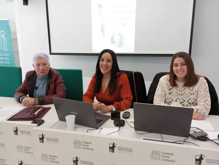 De izquierda a derecha: Mar&iacute;a S&aacute;nchez, Ulkumtum Sordo y Carmen Fern&aacute;ndez/ Juanjo Coronado