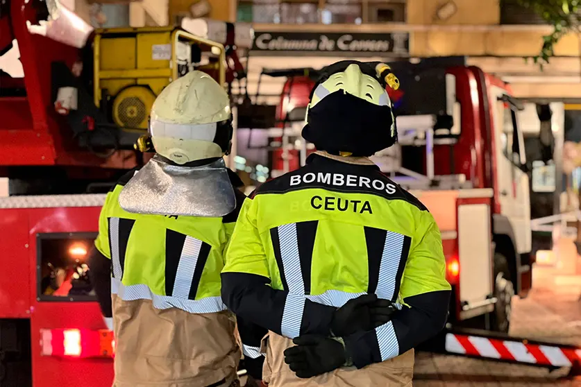 Una actuaci&oacute;n de los Bomberos en la Plaza de Correos / Daniel Hern&aacute;ndez