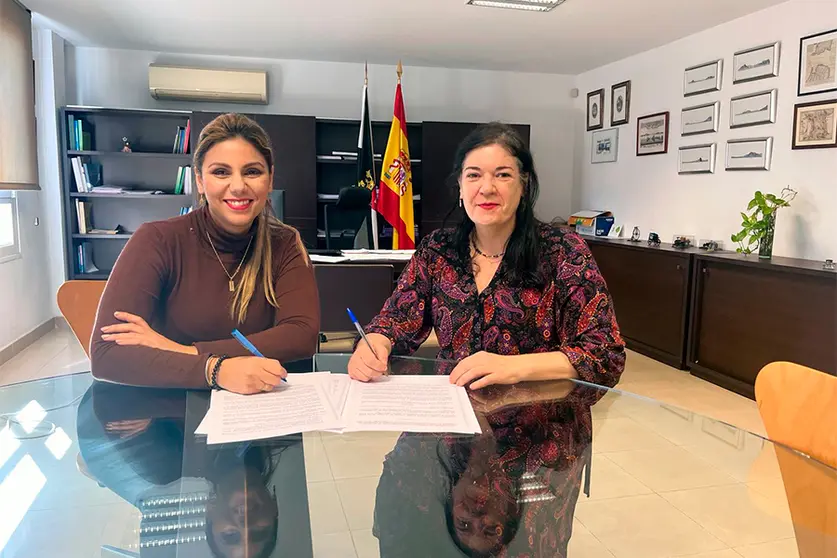 Firma de la renovaci&oacute;n del Convenio entre Sanidad y ACEFEP