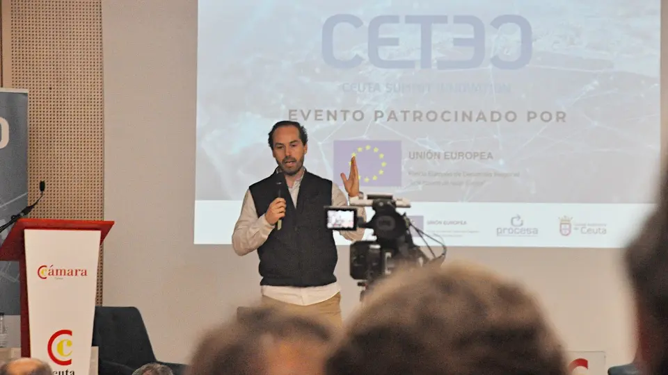  Jos&eacute; Antonio P&eacute;rez fundador de Cover Manager durante su exposici&oacute;n en CETEC. 