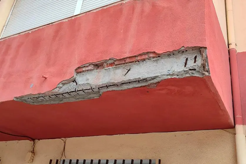 FACHADA ROTA
