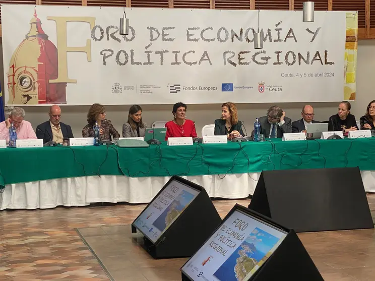 La consejera clausura el foro/ Cedida