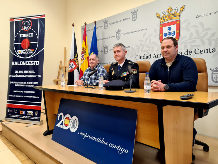 El Basket y la Polic&iacute;a Nacional unen sus caminos 