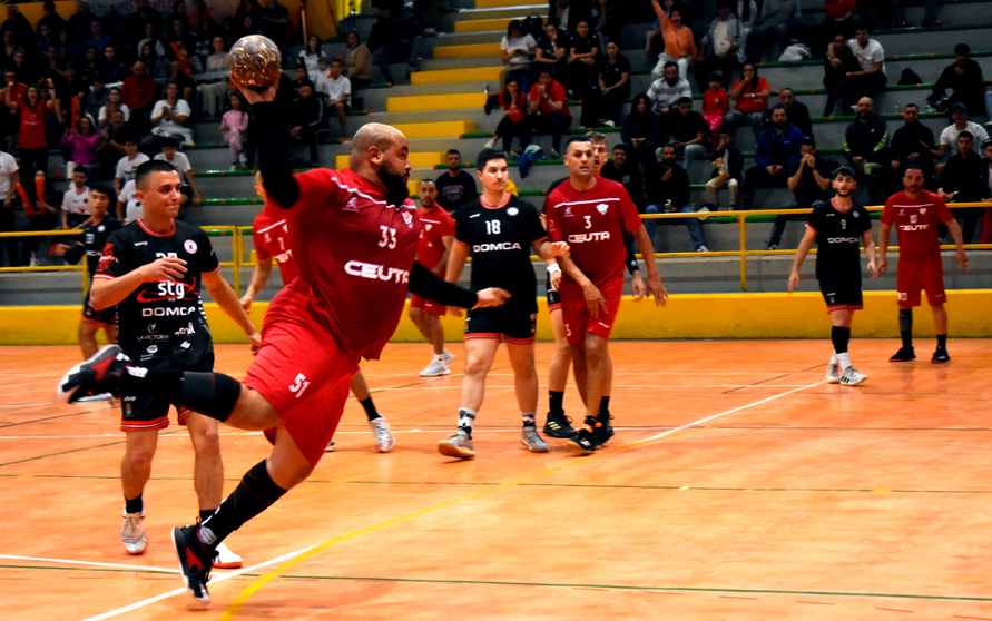 _El Balonmano Ram&oacute;n y Cajal se queda sin final pese al ambientazo en La Libertad