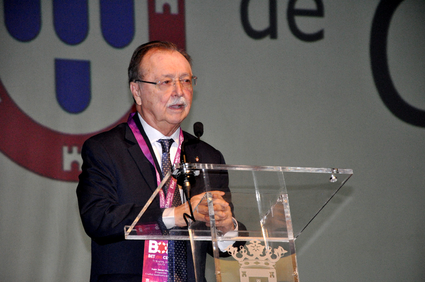El presidente de la Ciudad, Juan Vivas, durante la inauguraci&oacute;n de Bet On Ceuta / Pablo Mat&eacute;s
