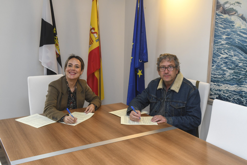 Momento en que Orozco y Parodi ratifican el acuerdo/ Cedida