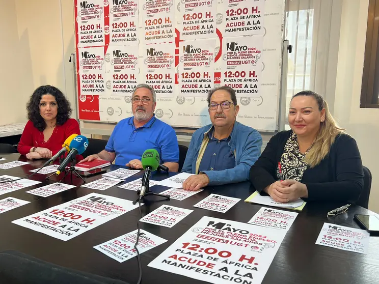 De izquierda a derecha, Claudia Gonz&aacute;lez y Emilio Postigo (CCOO), Juan Carlos P&eacute;rez y Yolanda Aparicio (UGT)/ Dani Hern&aacute;ndez