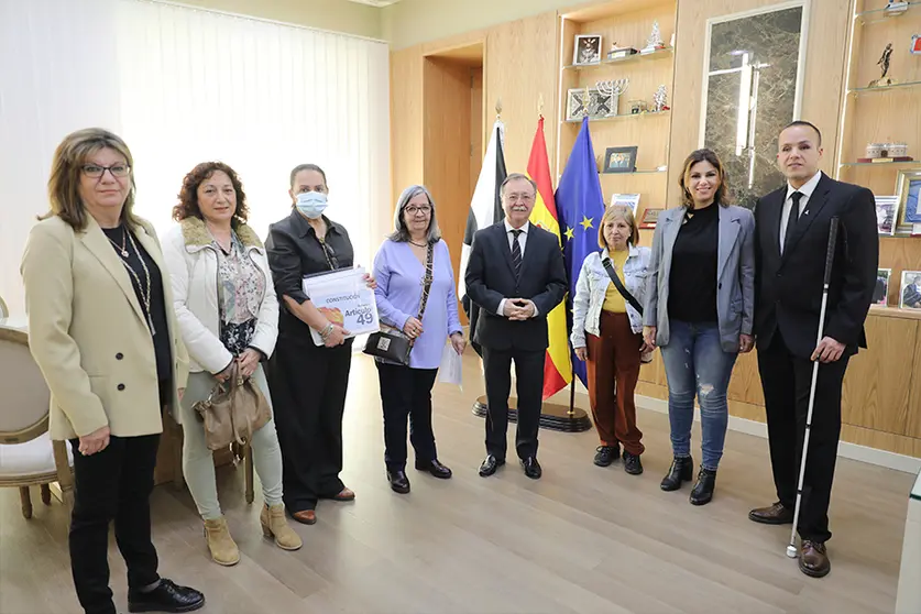 Recepci&oacute;n del presidente de la Ciudad Aut&oacute;noma a la delegaci&oacute;n del CERMI