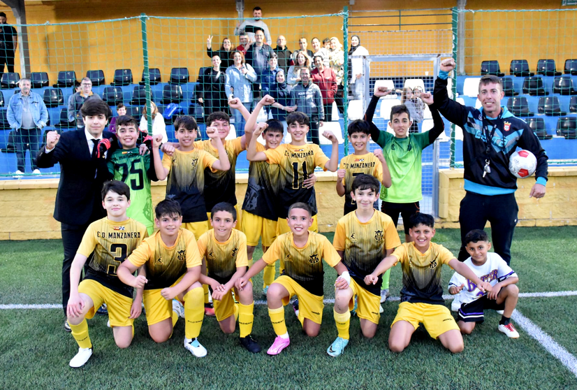 El CD Manzanera, campe&oacute;n de la Liga Alev&iacute;n de F&uacute;tbol 8