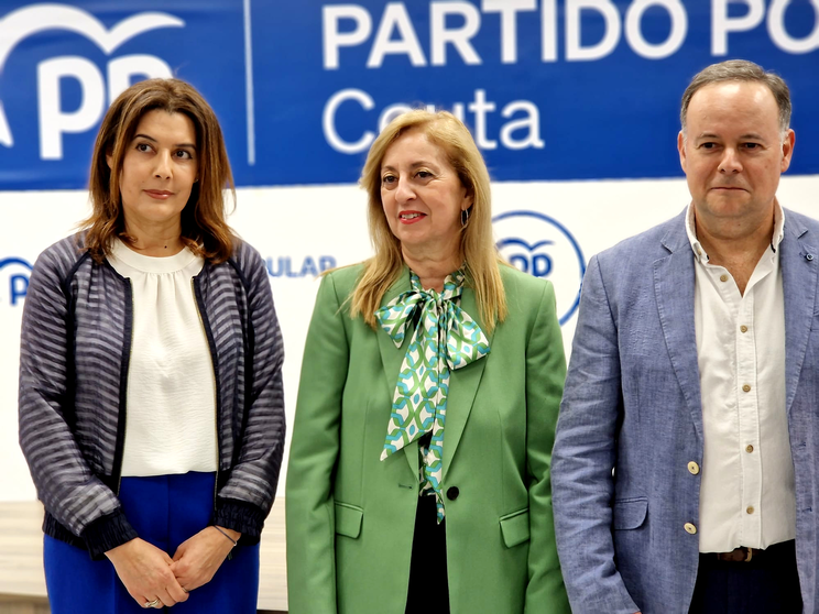 La candidata a las elecciones Europeas del PP de Ceuta junto ala coordinadora de campa&ntilde;a y el diputado en el Congreso