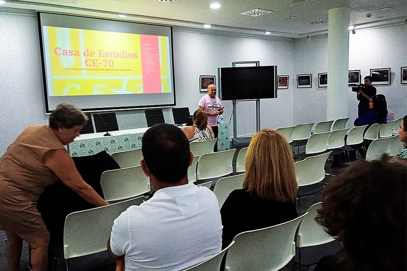 Ponencia informativa de la Casa de Estudios / C&eacute;sar Mart&iacute;n