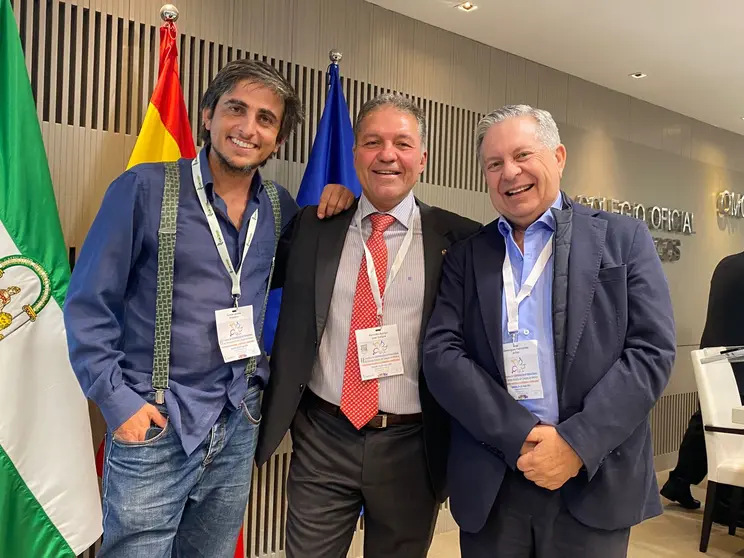 Garc&iacute;a Lanzas, Roviralta y Dom&iacute;nguez, de izquierda a derecha/ Colegio de M&eacute;dicos