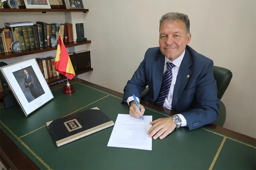 Enrique Roviralta, presidente del Colegio de M&eacute;dicos de Ceuta