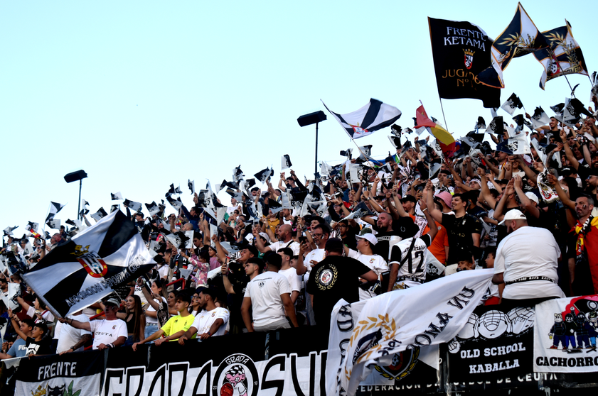 Aficionados del Ceuta, ayer en el Murube/ Rafa B&aacute;ez