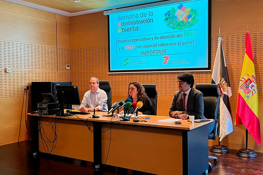 Presentaci&oacute;n de las jornadas de Administraci&oacute;n Abierta / Daniel Hern&aacute;ndez