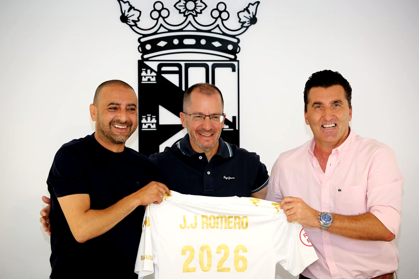 Acto oficial de renovaci&oacute;n de Jos&eacute; Juan Romero con la AD Ceuta FC