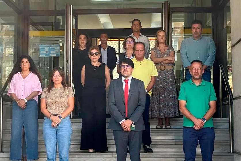 Minuto de silencio en la Delegaci&oacute;n del Gobierno
