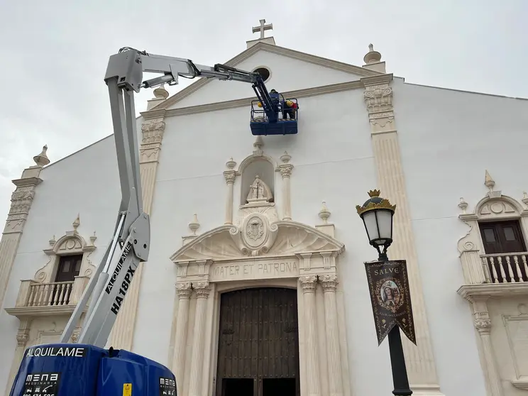 Trabajos en la fachada de Santa Mar&iacute;a de &Aacute;frica / Archivo