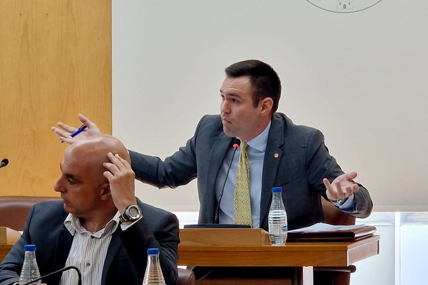 Carlos Verdejo, diputado de Vox, durante su intervenci&oacute;n en el pleno de este martes / Laura Ortiz