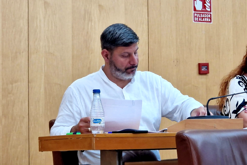 Mohamed Mustafa, portavoz de Ceuta Ya! durante una sesi&oacute;n plenaria / Laura Ortiz