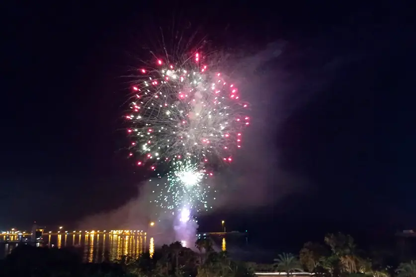 Fuegos artificiales en el final de la Feria / Archivo