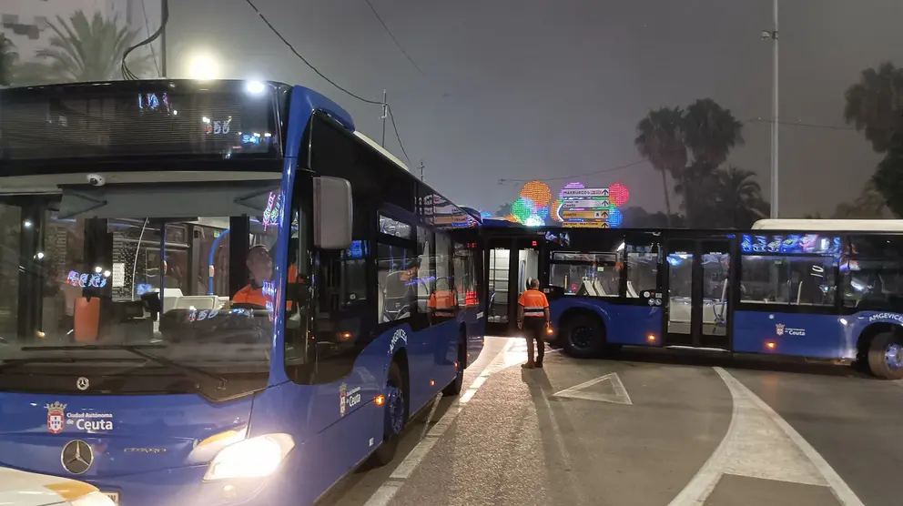 Los autobuses no secundar&aacute;n la huelga en Ceuta/ Archivo