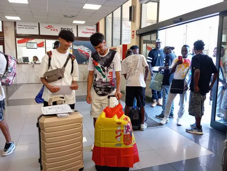 Traslado de residentes del CETI a la pen&iacute;nsula