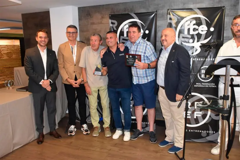 Entrega de premios y distinciones para los diferentes entrenadores
