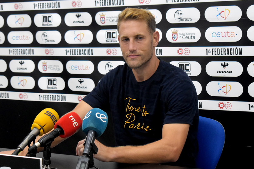 Carlos Hern&aacute;ndez, central de la AD Ceuta FC