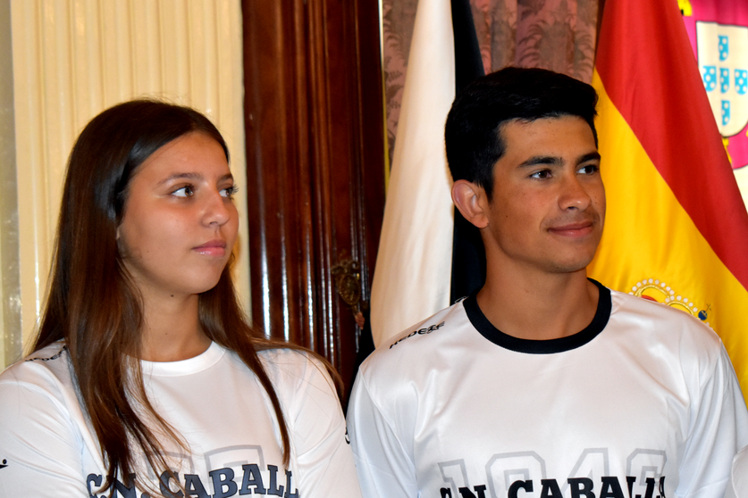 El presidente Vivas recibe a los nadadores y waterpolistas del CN Caballa (1)