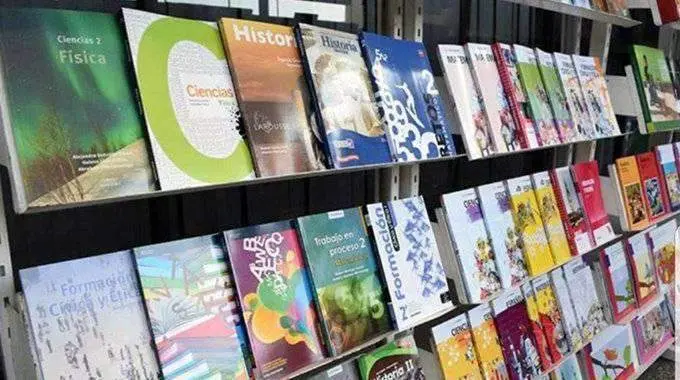  Libros de texto (ARCHIVO) 