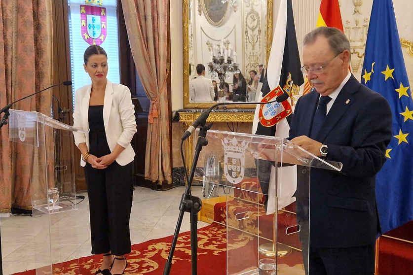 El presidente de la Ciudad y la ministra de Juventud e Infancia, en Ceuta/ Archivo