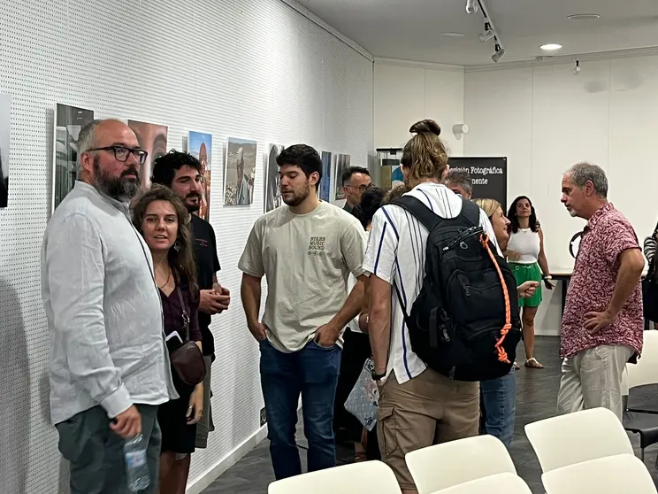 Los asistentes al seminario charlan en el transcurso de la jornada / Dani Hern&aacute;ndez