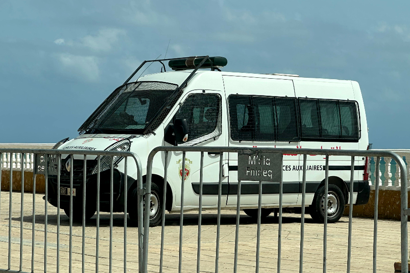 Veh&iacute;culos de seguridad marroqu&iacute; en Castillejos