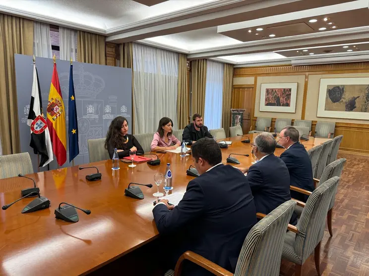 Momento de la reuni&oacute;n / Cedida