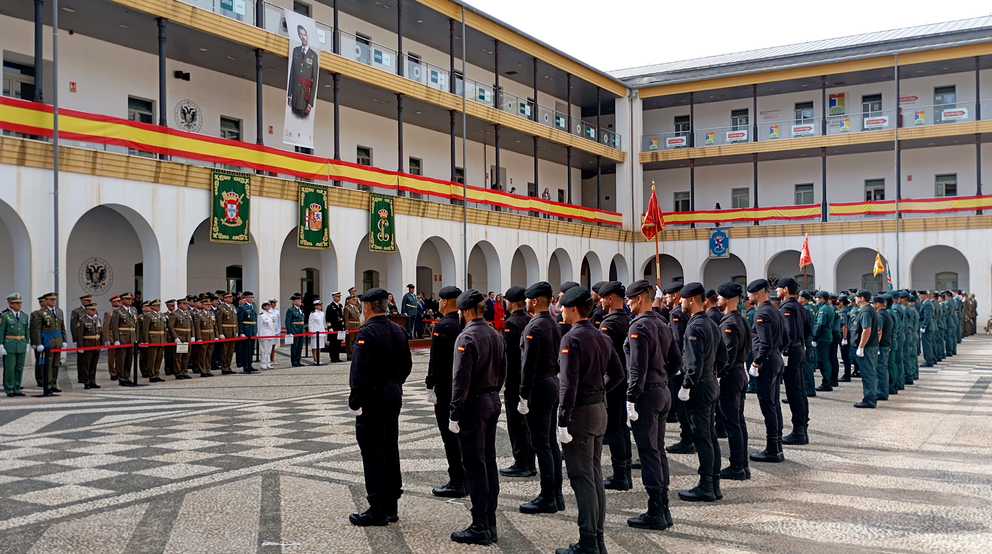 La Guardia Civil celebra su patrona, la Virgen del Pilar y la Fiesta Nacional  (9)