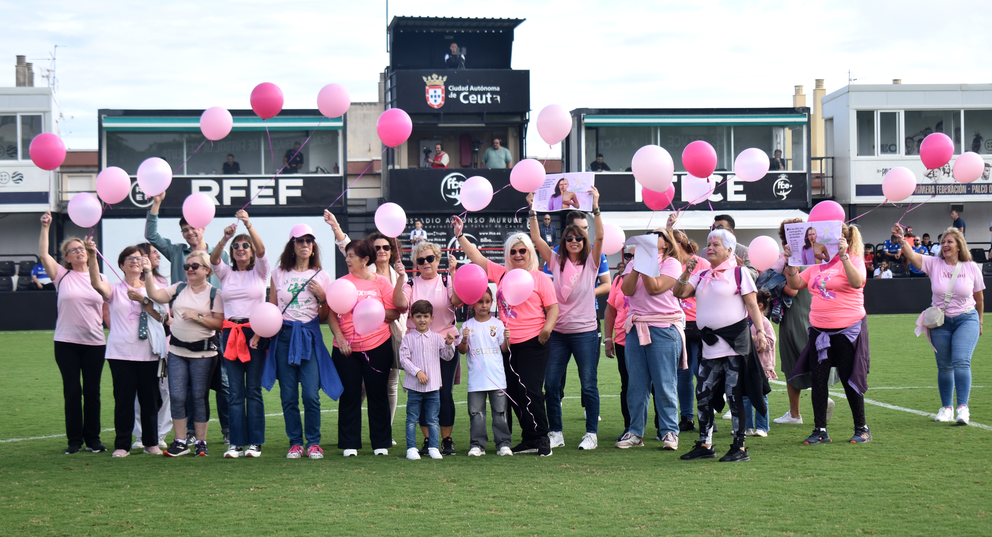 ACMUMA y la AD Ceuta FC pintan de rosa el Murube para luchar contra el c&aacute;ncer de mama  (2)