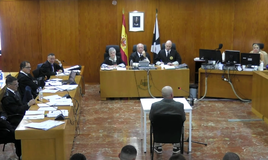El ex marido de una de las acusadas y padre de otros cuatro