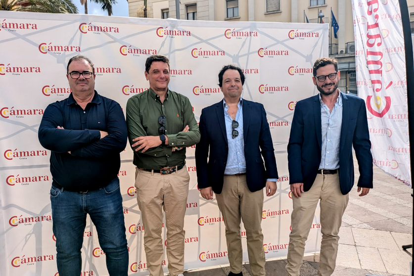 Representantes de los empresarios y t&eacute;cnicos han debatido sobre las opciones en materia de terrazas