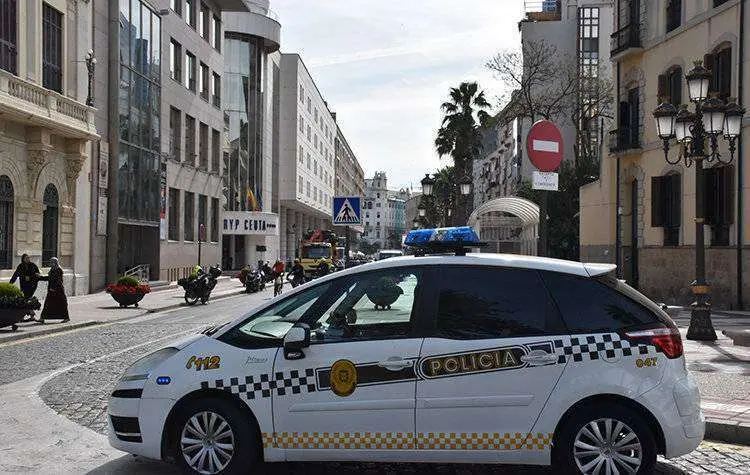 Coche de la Polic&iacute;a Local en Gran V&iacute;a