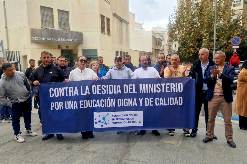 Concentraci&oacute;n de la Asociaci&oacute;n de Empresarios de la Formaci&oacute;n / Laura Ortiz
