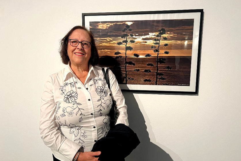 Remedios, la mujer de Pepe Guti&eacute;rrez, ha sido la encargada de seleccionar el centenar de fotograf&iacute;as de esta exposici&oacute;n / Daniel Hern&aacute;ndez